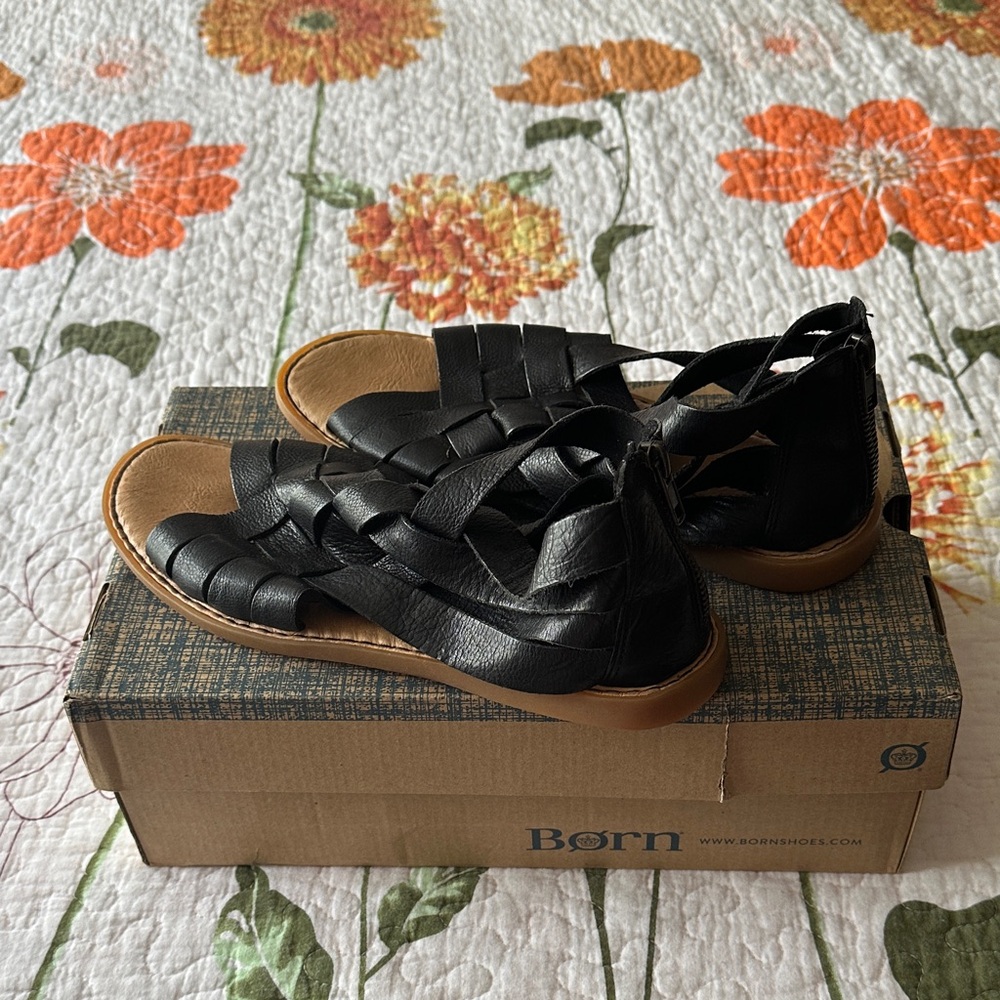 Born Black and Tan Women’s Sandals size 10! Worn 1 time! Box included